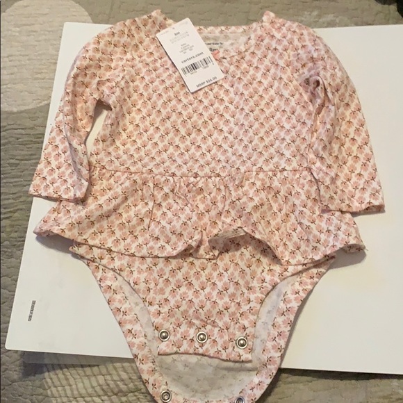 Carter’s 3 piece girls onesie/pants set - Picture 4 of 8